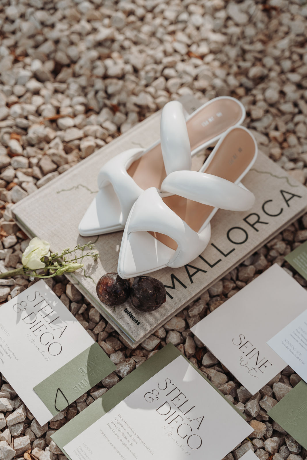 Auslandshochzeit-flatlay-Mallorca.jpg