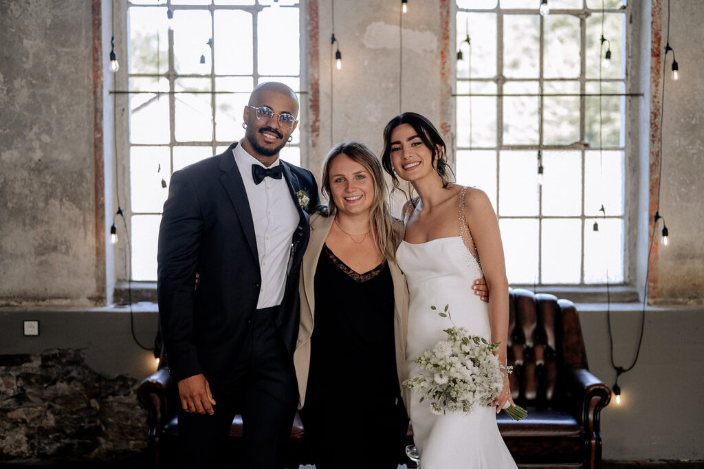 Brautpaar mit Hochzeitsplanerin Krissi Bencker - Destination Weddings in Italien und Mallorca