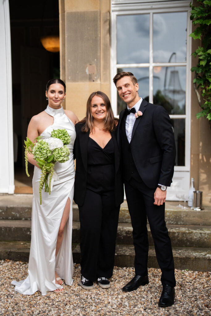 Brautpaar mit Hochzeitsplaner