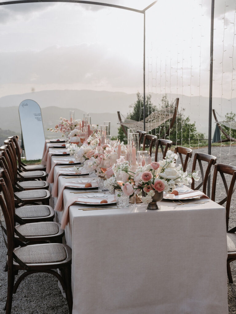 Gedeckter Tisch einer Hochzeit